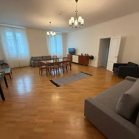 Spacious 2 Bedroom Apartment, Old Town Apartmán *