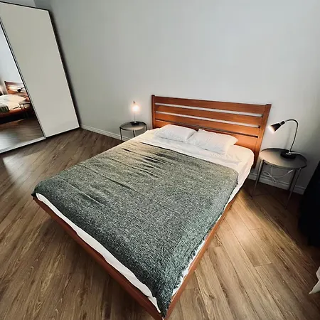Spacious 2 Bedroom Apartment, Old Town