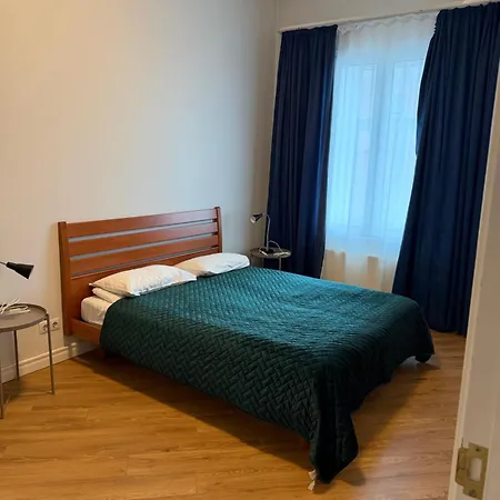 Spacious 2 Bedroom Apartment, Old Town